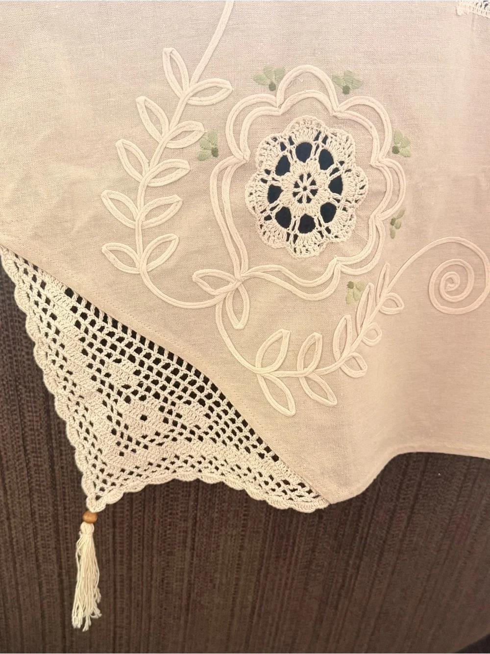 Embroidered Detail Linen Tablecloth 34”x34”